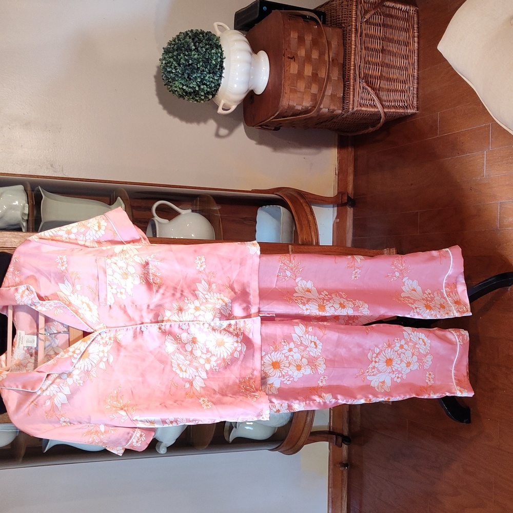 Cynthia Rowley Silky Soft Sleep Set For Women Large Top Medium Pants